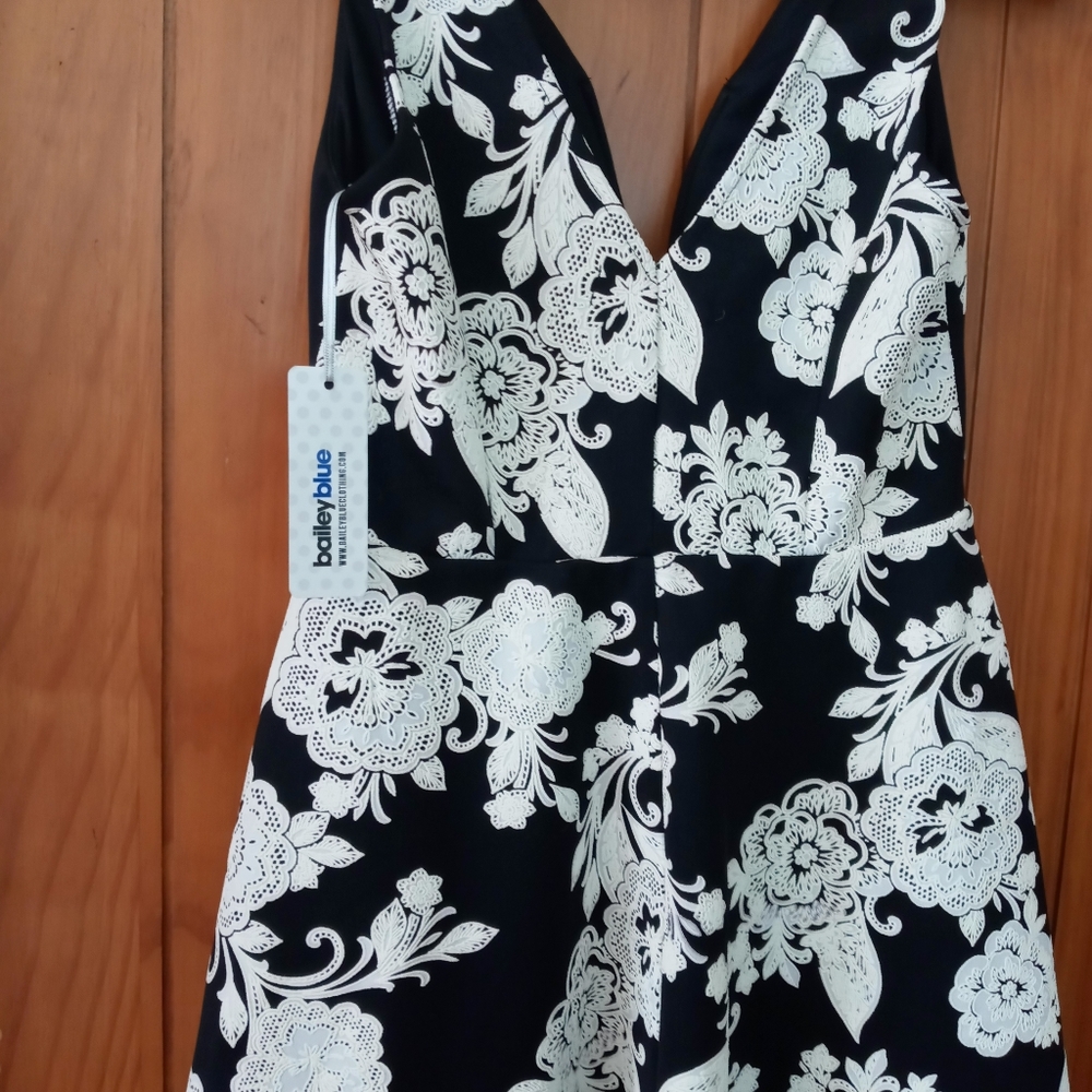 Dress - Picture 3 of 4